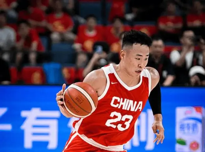 贺希宁打完广厦还没缓过来！对荷兰8中1，进攻端完全瞎打了！