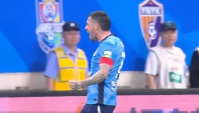 大连英博主场3-2击败武汉三镇