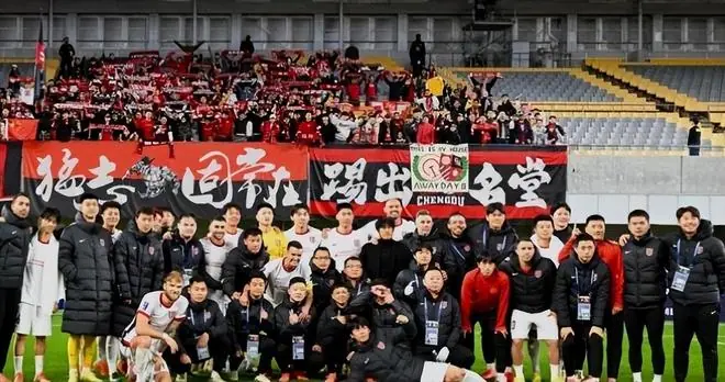 球迷对主帅战术安排表示不满